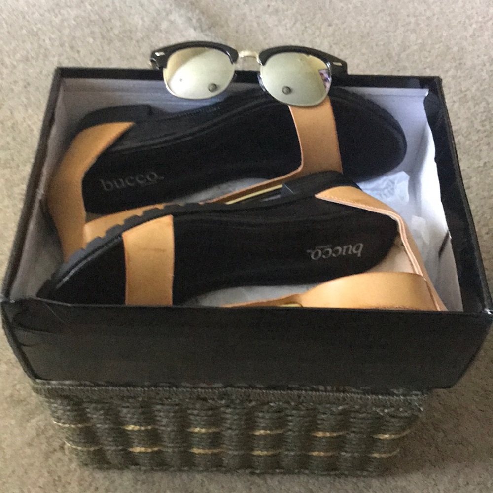 Gorgeous Sandals in original box.
